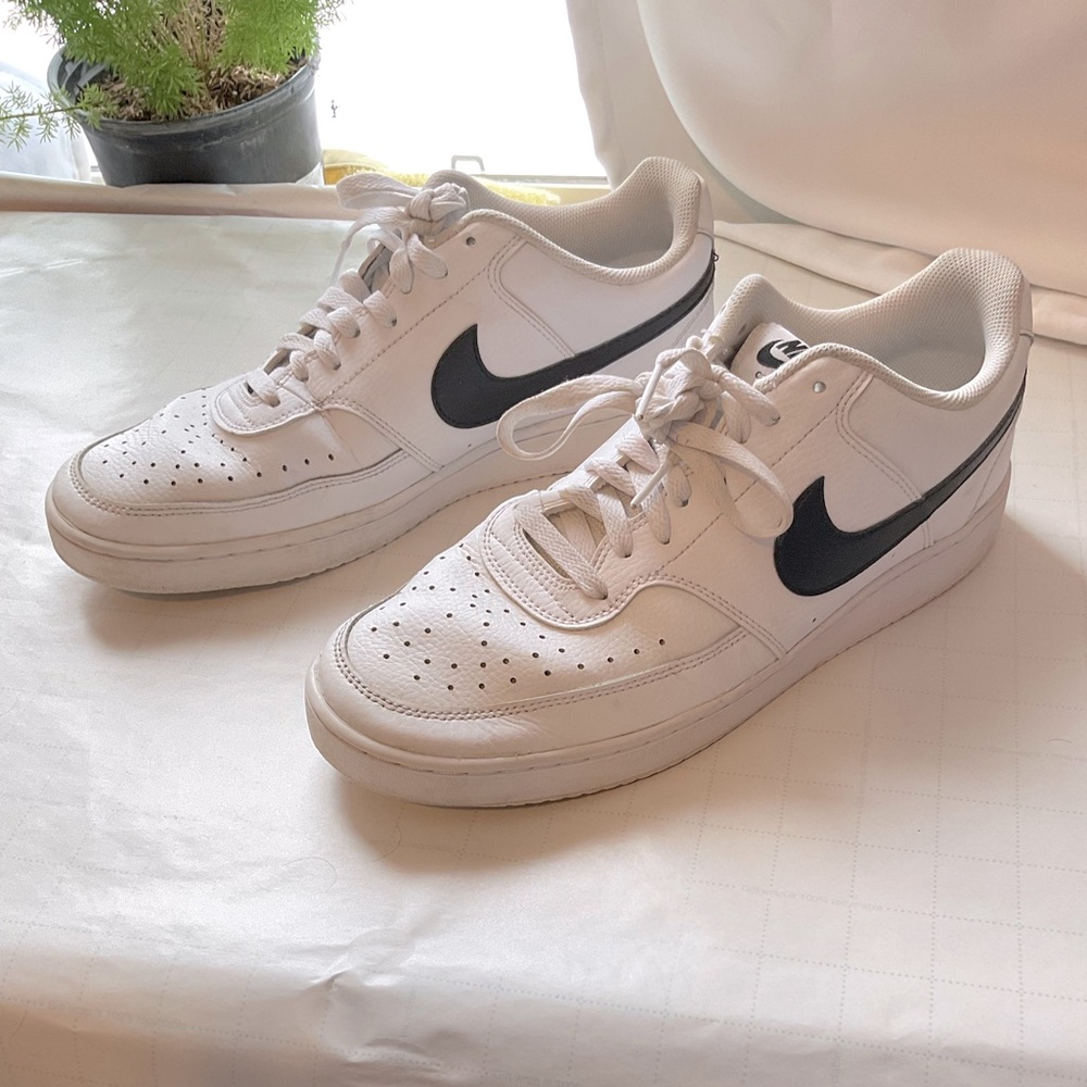 Nike court vision low size 10 white